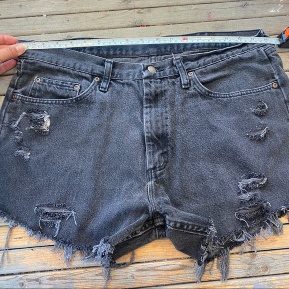 Vintage Wrangler black high rise distressed jean cut off shorts size 14 - Picture 2 of 7